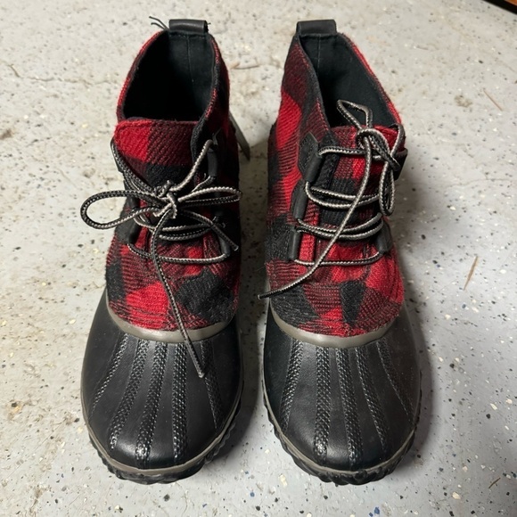 NWT Sorel Out N About Plaid Lace Up Rain Booties red black boots - Picture 3 of 8